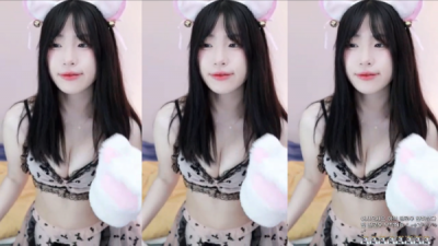 야릇한 의상 입고 고양이 댄스 추는 여캠