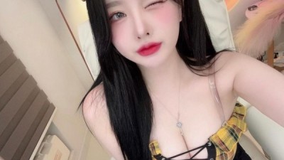 쪼여진 미드볼륨의 윙크 처자