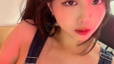 볼륨미 지리는 처자의 ㅎㄷㄷ한 멜빵 의상