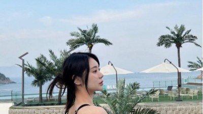 글래머 미모 타투녀의 휴가중 셀카