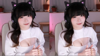 얌전한 고양이 같은 섹시함을 지닌 순둥한 얼굴의 여캠
