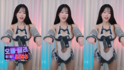 옆슴까지 완벽한 몸매를 지닌 여캠의 오토바이 리액션