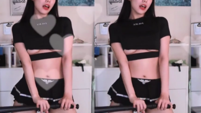 언더붑에 짧은 치마 까지 입은 존예 여캠