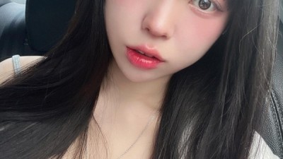 모닝셀카 찍은 유디의 장난없는 볼륨미