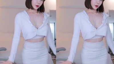 옷잘입는 겨우디의 화이트 의상