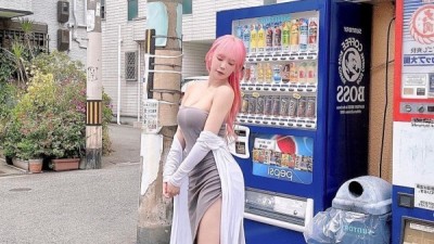 평범한 원피스 하나로도 미친 몸매로 소화해내는 다미