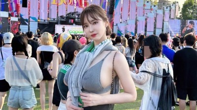 워터밤에서 시선 강탈할 겨우디의 셀카