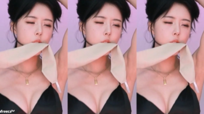 섹시함을 좀 아는 여캠의 야릇한 눈빛