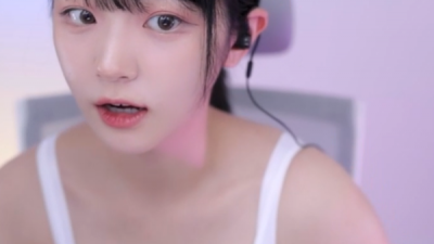 나시입고 방송하는 볼륨감 좋은 쵸단이