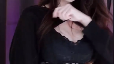 볼륨감도 미모도 너무 이쁜 여캠의 셀카