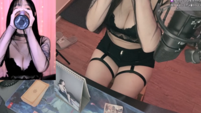 쩌는 정면샷과 윗캠라인을 보여주는 육덕 글래머 여캠