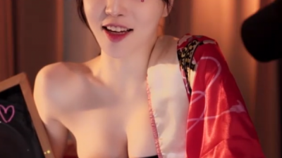 기모노안에 아찔한 볼륨감을 오픈한 과감한여캠
