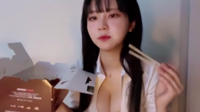 먹방하는 모습도 사랑스러운 섹시큐티 쵸단이