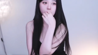 섹시하게 앉아있는 여캠