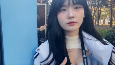 옷내리고 슴골 보여주는 눈나