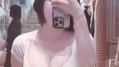 야릇하게 셀카 찍는 처자