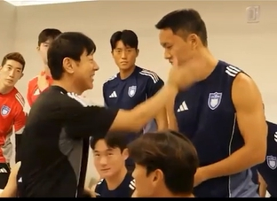 '신태용 전 감독이 정승현 뺨 때리는 영상' 결국 공개됐다...축구팬 반응은 "저 장면이 폭행?&#…